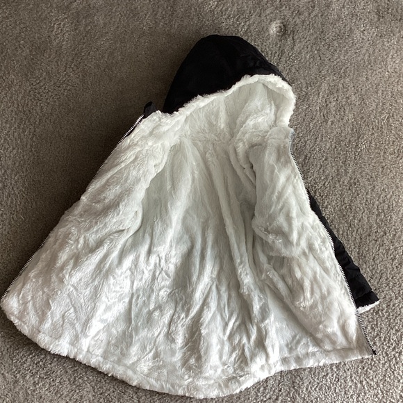 DKNY Black and White Kids Puffer Coat - NEW - Picture 3 of 5